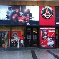 Gelukkig is dat Opsplitsen Ochtend Boutique Officielle du Paris Saint-Germain (PSG) - Sporting Goods Shops in  Champs-Élysées