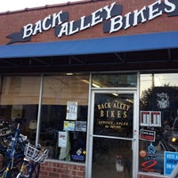 Снимок сделан в Back Alley Bikes пользователем Karl M. 4/24/2012