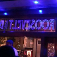 Foto scattata a Roosevelt Hotel Bar da Viviana il 10/16/2011