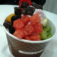 Photo taken at Red Mango by l-puff on 3/20/2012
