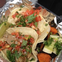 รูปภาพถ่ายที่ Chupacabra Food Truck โดย Sean H. เมื่อ 8/8/2012