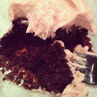 รูปภาพถ่ายที่ Tammie Coe Cakes and MJ Bread โดย Jen M. เมื่อ 5/17/2012