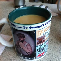 Foto tirada no(a) George&#39;s Coffee Shop por Frank K. em 6/22/2012