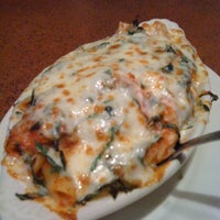 Photo taken at Amici&amp;#39;s East Coast Pizzeria by Alvin A. on 2/3/2012