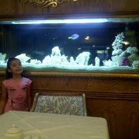 Foto diambil di Restaurante Aquarium Kennedy oleh Cesar L. pada 1/30/2012