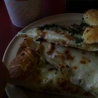 Photo taken at DoubleDave&amp;#39;s PizzaWorks by n@ B. on 9/16/2011