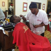4/17/2012에 edward scissor h.님이 Levels Barbershop에서 찍은 사진