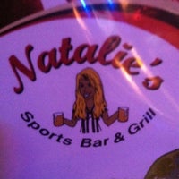 Das Foto wurde bei Natalie&amp;#39;s Sports Bar And Grill von Bourbon Tweed am 5/16/2012 aufgenommen