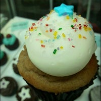 Photo taken at La cupcakeria by Haydeé C. on 7/5/2012