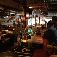 5/17/2012 tarihinde Herman S.ziyaretçi tarafından Longboards Seafood Restaurant'de çekilen fotoğraf