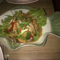 Foto scattata a Na Siam Thai Cuisine da Cynthia C. il 8/21/2012