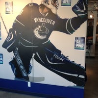 canucks team store