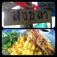 Photo taken at อามีน ข้าวหมกไก่ by RJ45 M. on 6/22/2012