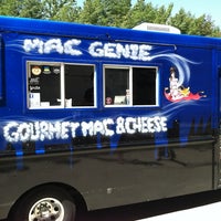 Foto tomada en Mac Genie Truck  por Flora le Fae el 8/22/2012