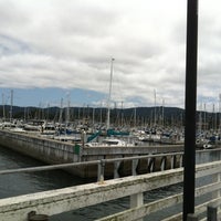 Das Foto wurde bei Monterey Bay Sailing von Sepideh N. am 7/14/2012 aufgenommen
