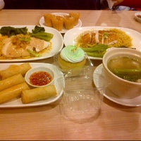 Photo taken at The Chicken Rice Shop by Hastin Y. on 5/11/2012