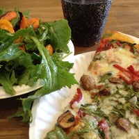 Foto scattata a Pancoast Pizza da Stephanie W. il 8/14/2012