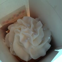 Снимок сделан в Sugarush (cupcakes, cakes &amp;amp; candy) пользователем QTCDN 🌻 3/30/2012