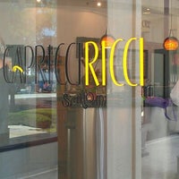 รูปภาพถ่ายที่ Capricci Ricci Salon โดย John P. เมื่อ 5/19/2012