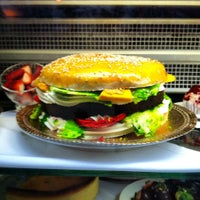 Foto diambil di Dodici Restaurant oleh Darrin M. pada 4/8/2012