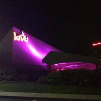 Foto tirada no(a) Lava Nightclub at Turning Stone Resort Casino por Scott Dvdj Biggie K. em 9/1/2012