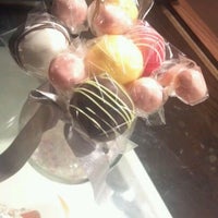 1/20/2012에 Anna J.님이 Sweet Themez Cake &amp;amp; Cupcake에서 찍은 사진