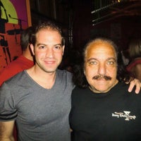 Photo taken at Ernie Biggs Chicago Style Dueling Piano Bar by Christian M. on 8/5/2011