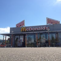 รูปภาพถ่ายที่ McDonald&amp;#39;s โดย Robert S. เมื่อ 6/22/2012