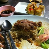 Photo taken at Hasun Roasted Duck by Hanee on 11/22/2011