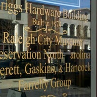 รูปภาพถ่ายที่ City Of Raleigh Museum โดย Richard B. เมื่อ 1/7/2012