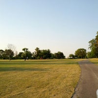Foto tomada en Fresh Meadow Golf Club  por Mike P. el 6/28/2012