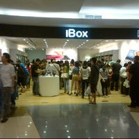 Photo taken at Apple Store iBox by Ridwan G. on 7/1/2012