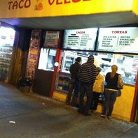 Photo taken at Taco Veloz by Gonzalo M. on 4/13/2012