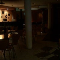 Foto tirada no(a) Sports &amp;amp; Friends por Luis S. em 2/28/2011