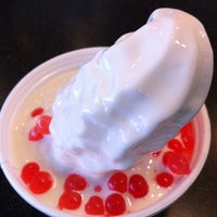 Das Foto wurde bei Golden Spoon Frozen Yogurt von Stephen S. am 6/30/2012 aufgenommen