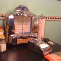 Das Foto wurde bei Mito Burger Original Diner von Anastácia C. am 10/8/2011 aufgenommen