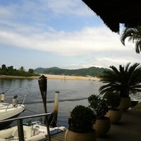 Photo taken at Hotel Canoa Barra do Una by Gustavo H. F. on 2/25/2012
