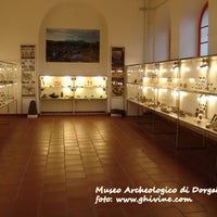 Das Foto wurde bei museo archeologico dorgali von Coop. Ghivine am 7/1/2012 aufgenommen