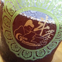 Foto scattata a Green Tea Chinese Restaurant da Sarah M. il 7/15/2012