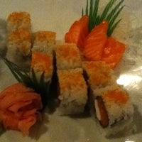 Foto tirada no(a) Sushi Han por Trianna K. em 11/1/2011