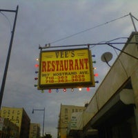 Photo taken at Vee&amp;#39;s Restaurant by Thadon0429 on 9/24/2011
