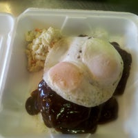Photo taken at Da Kine&amp;#39;s Plate Lunch PL Hawaiian by Joao on 1/10/2012