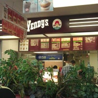Photo taken at Wendy’s by Kwan Hee K. on 8/10/2012