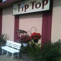 Foto tomada en Tip Top Restaurant &amp;amp; Catering  por David K. el 8/2/2011