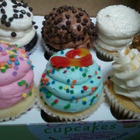 Foto tirada no(a) Gigi&amp;#39;s Cupcakes por DM em 10/12/2011