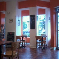รูปภาพถ่ายที่ Azi&amp;#39;s Cafe โดย Felipe! เมื่อ 9/23/2011