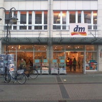 Foto tomada en dm-drogerie markt  por Aquii E. el 10/4/2011