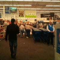 Foto scattata a Walmart Pharmacy da Layla D. il 5/6/2012