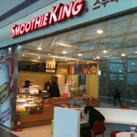 Photo taken at SMOOTHIE KING by Mike B. on 12/21/2011