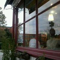 รูปภาพถ่ายที่ On the Hill Cafe โดย Leaf M. เมื่อ 10/20/2011